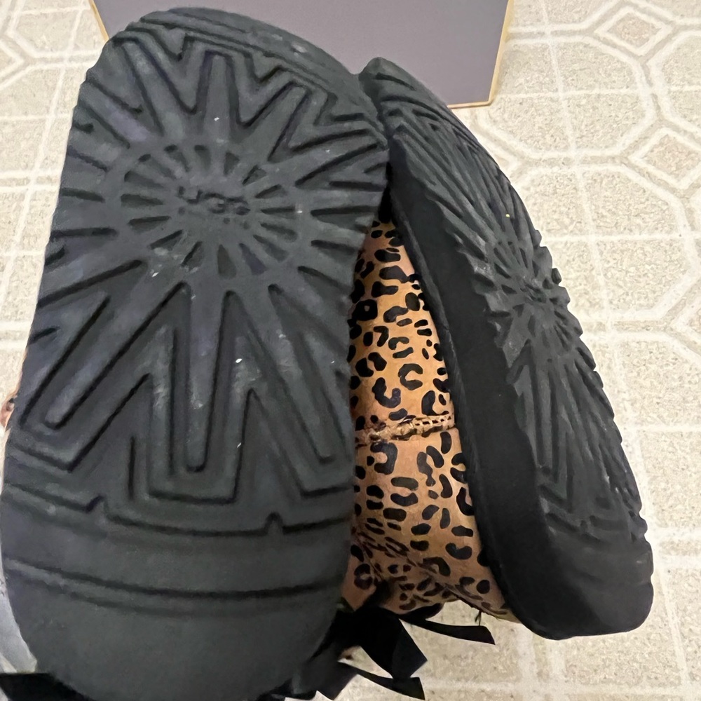 Ugg - image 3